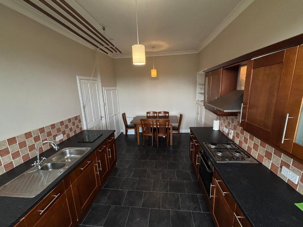 3 bed 1st Floor Flat for rent in Paisley. From Castle Residential - Paisley