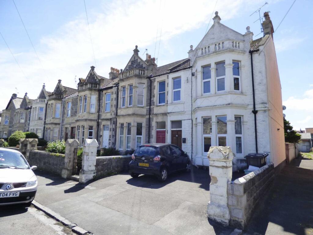 3 bed 1st Floor Flat for rent in Weston-Super-Mare. From Saxons Estate Agents - Weston Super Mare