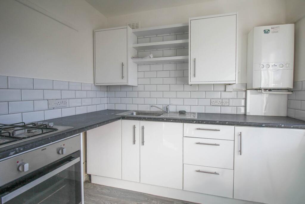 2 bed 1st Floor Flat for rent in Weston-Super-Mare. From Saxons Estate Agents - Weston Super Mare