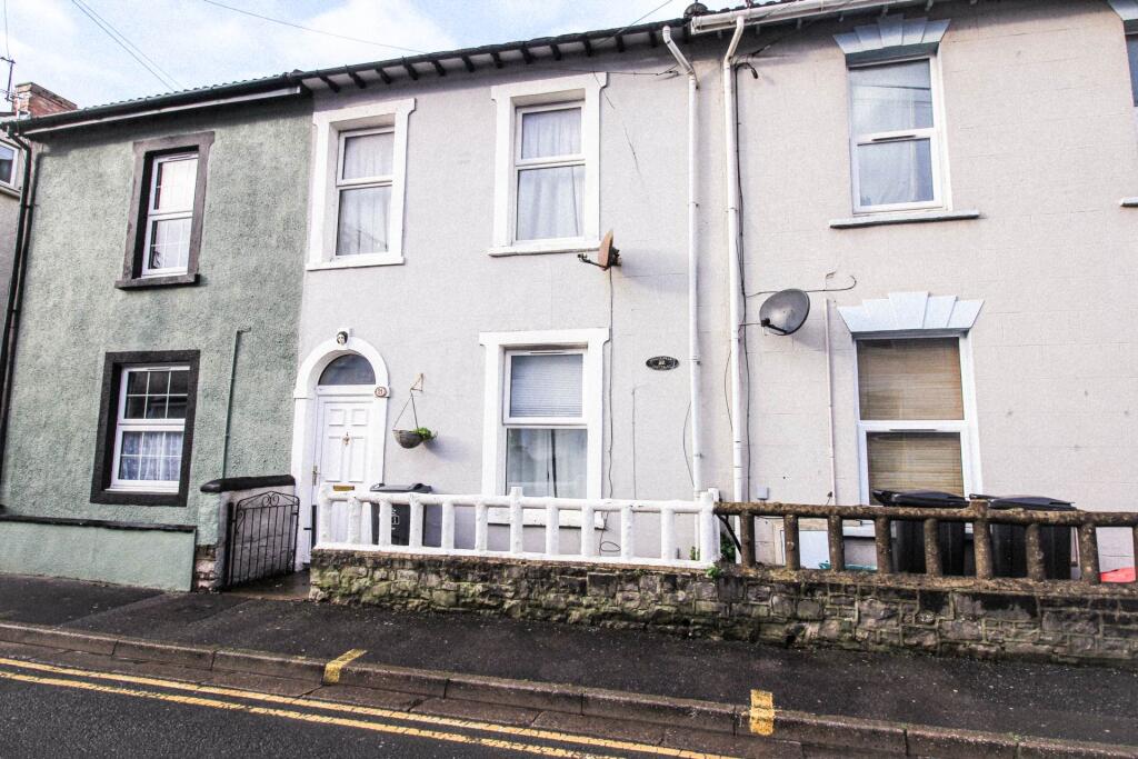 4 bed Mid Terraced House for rent in Weston-Super-Mare. From Saxons Estate Agents - Weston Super Mare