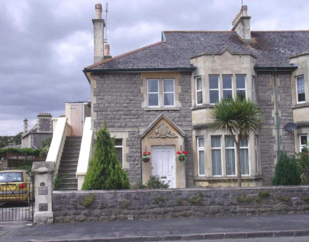 2 bed 1st Floor Flat for rent in Weston-Super-Mare. From Saxons Estate Agents - Weston Super Mare 2 bed 1st Floor Flat for rent in Weston-Super-Mare. From Saxons Estate Agents - Weston Super Mare