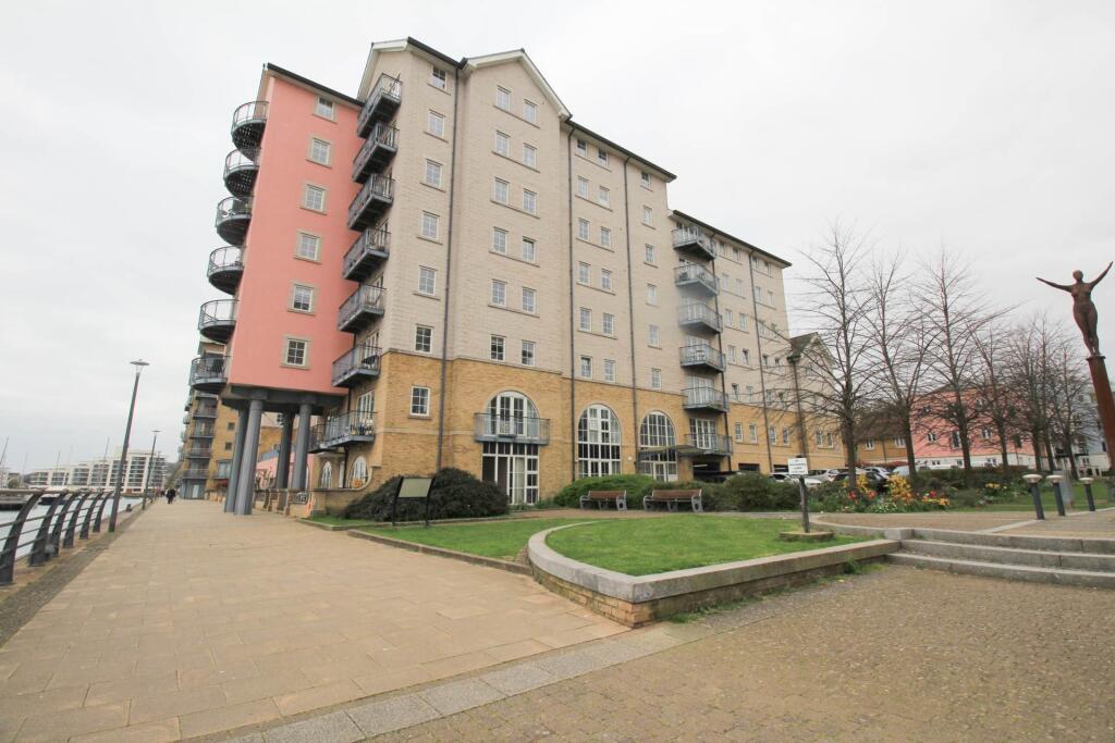 3 bed Penthouse for rent in Portishead. From Saxons Estate Agents - Weston Super Mare