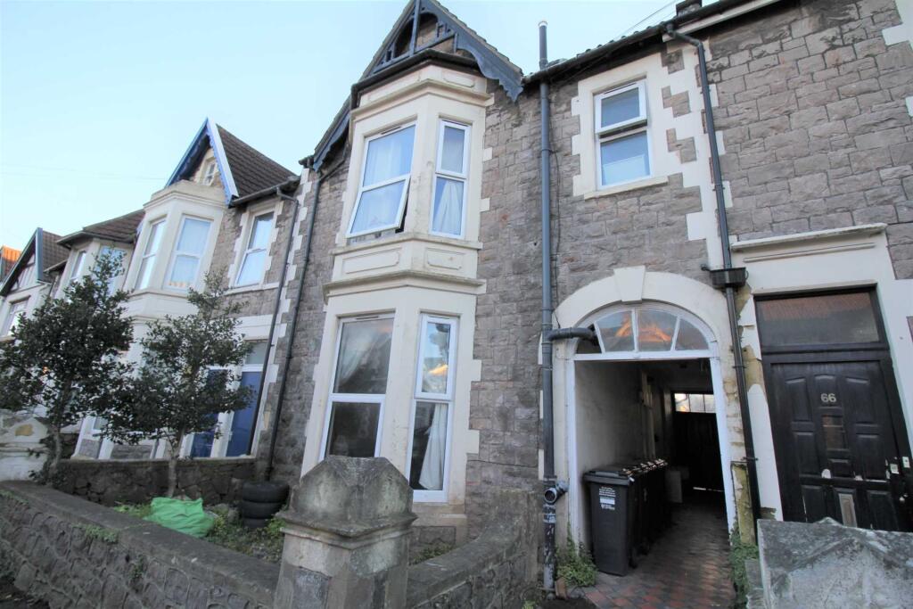 4 bed Studio for rent in Weston-Super-Mare. From Saxons Estate Agents - Weston Super Mare 4 bed Studio for rent in Weston-Super-Mare. From Saxons Estate Agents - Weston Super Mare