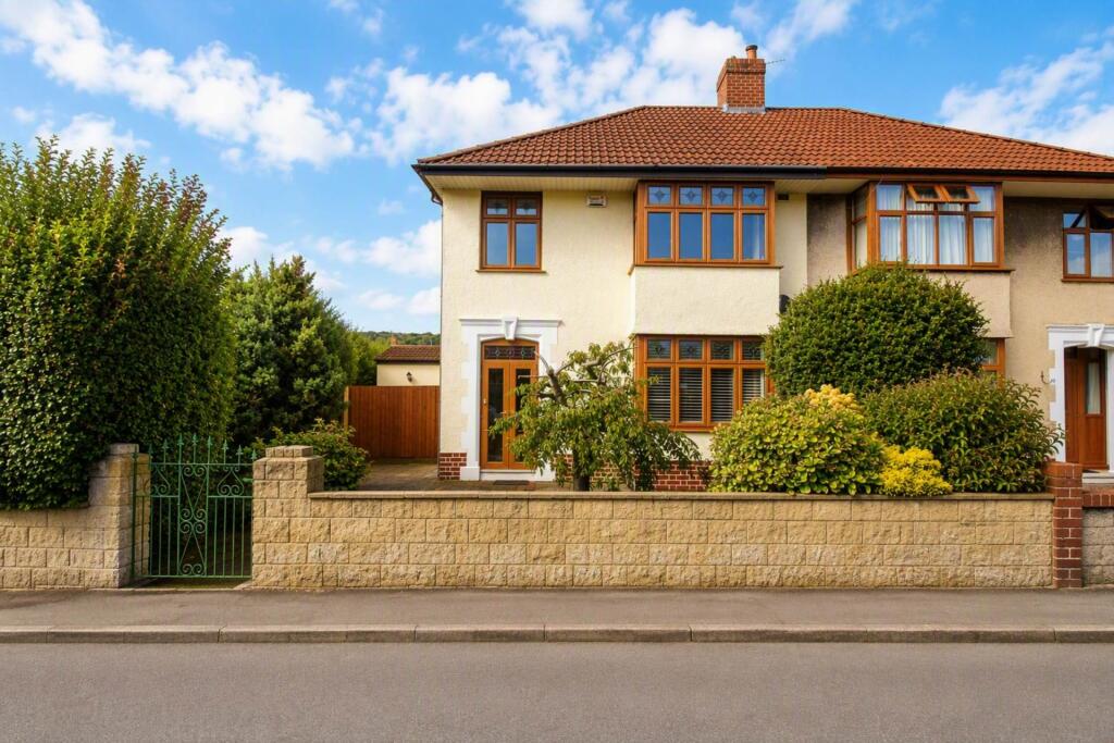4 bed Semi Detached for rent in Weston-Super-Mare. From Saxons Estate Agents - Weston Super Mare 4 bed Semi Detached for rent in Weston-Super-Mare. From Saxons Estate Agents - Weston Super Mare