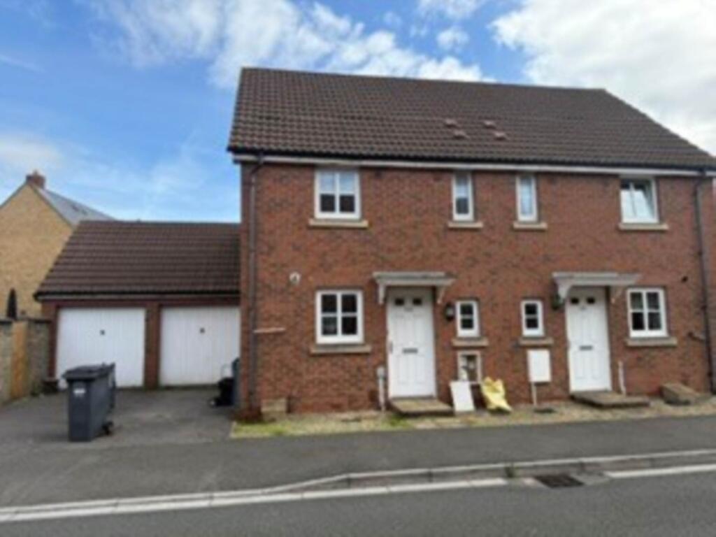 2 bed Mid Terraced House for rent in Locking. From Saxons Estate Agents - Weston Super Mare 2 bed Mid Terraced House for rent in Locking. From Saxons Estate Agents - Weston Super Mare