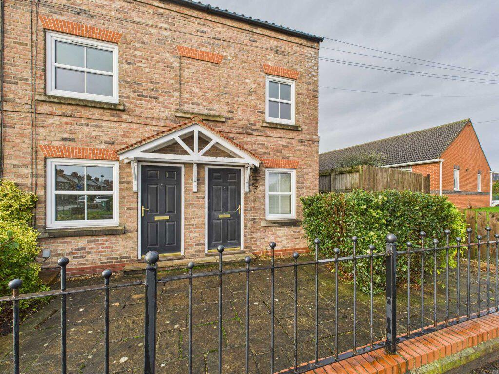 2 bed Mid Terraced House for rent in Selby. From Park Row Properties - Pontefract