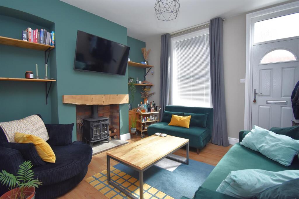 2 bed Mid Terraced House for rent in York. From Hudson Moody - Micklegate