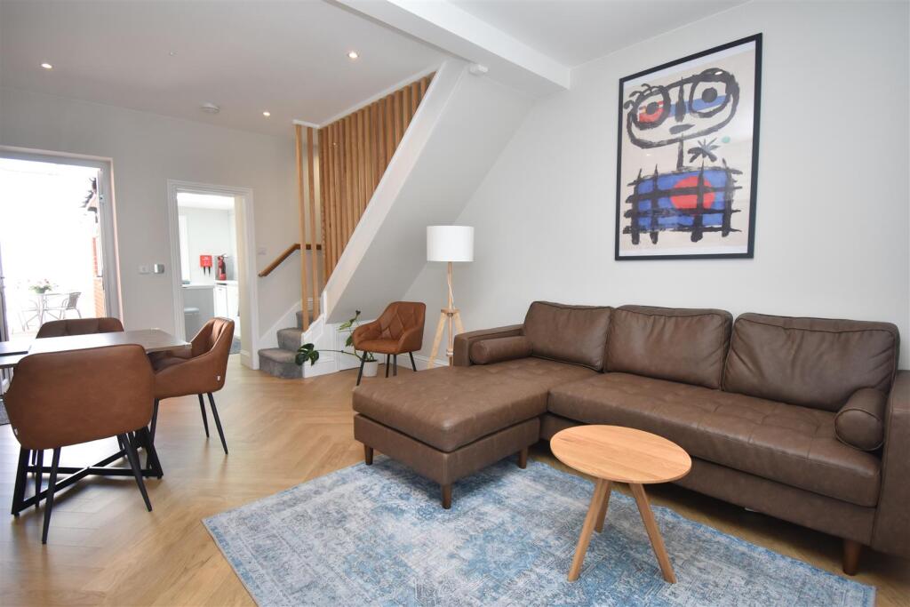 2 bed Mid Terraced House for rent in York. From Hudson Moody - Micklegate 2 bed Mid Terraced House for rent in York. From Hudson Moody - Micklegate