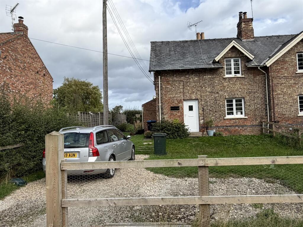 2 bed Detached for rent in Scrayingham. From Hudson Moody - Micklegate 2 bed Detached for rent in Scrayingham. From Hudson Moody - Micklegate