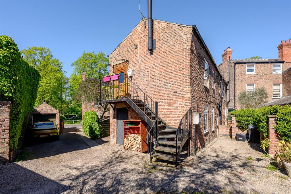 2 bed 1st Floor Flat for rent in York. From Hudson Moody - Micklegate