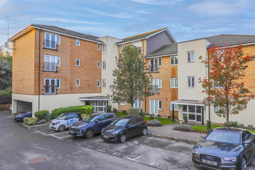 2 bed Apartment for rent in Hoddesdon. From Kirby Colletti
