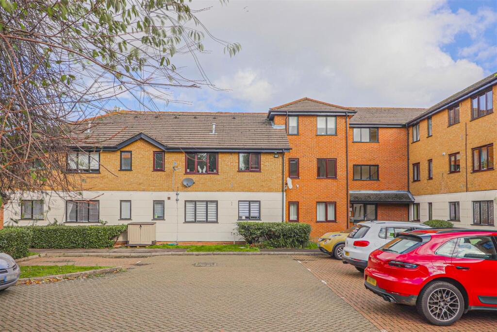 1 bed Apartment for rent in Hoddesdon. From Kirby Colletti