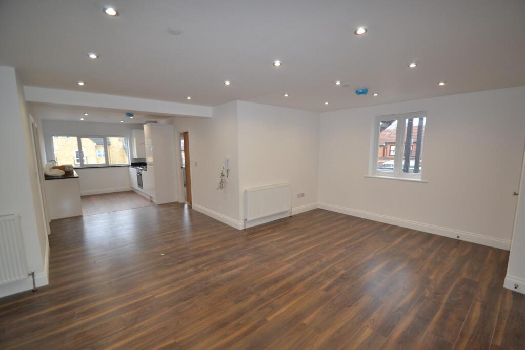 2 bed Apartment for rent in Hoddesdon. From Kirby Colletti