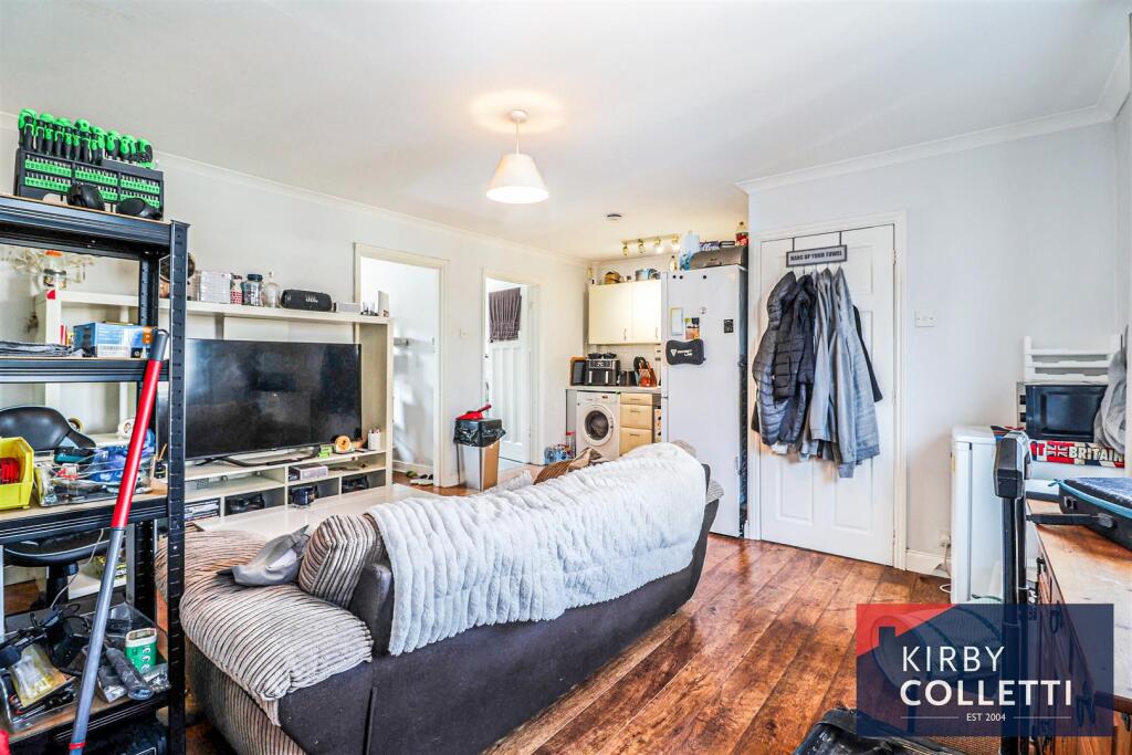 2 bed Apartment for rent in Wormley West End. From Kirby Colletti