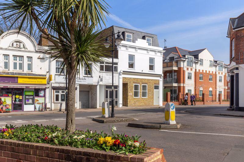 1 bed 1st Floor Flat for rent in East Molesey. From Domains Property Services - East Molesey Sales 1 bed 1st Floor Flat for rent in East Molesey. From Domains Property Services - East Molesey Sales