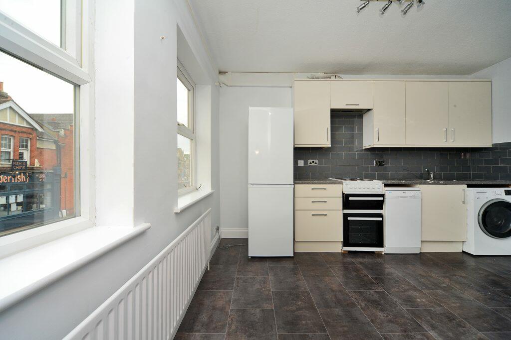 1 bed 1st Floor Flat for rent in East Molesey. From Domains Property Services - East Molesey Sales