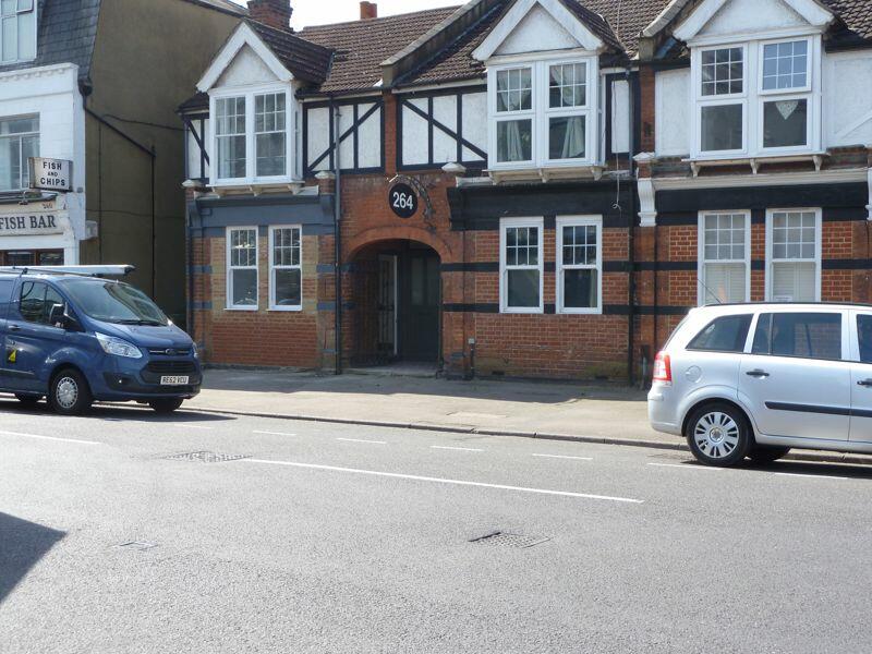 1 bed 1st Floor Flat for rent in West Molesey. From Domains Property Services - East Molesey Sales
