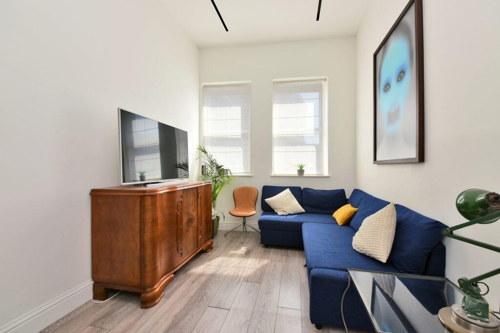 1 bed Apartment for rent in East Molesey. From Domains Property Services - East Molesey Sales