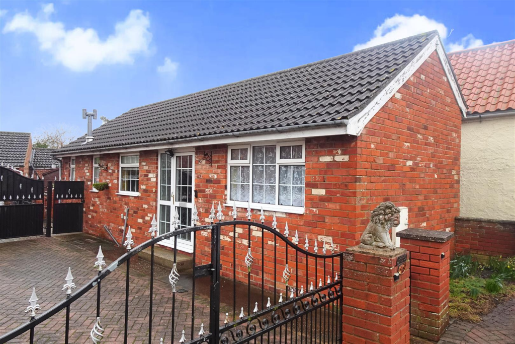 1 bed Bungalow for rent in Marshchapel. From Joy Walker Estate Agents - Cleethorpes