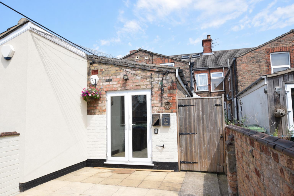 4 bed Mid Terraced House for rent in Cleethorpes. From Joy Walker Estate Agents - Cleethorpes 4 bed Mid Terraced House for rent in Cleethorpes. From Joy Walker Estate Agents - Cleethorpes