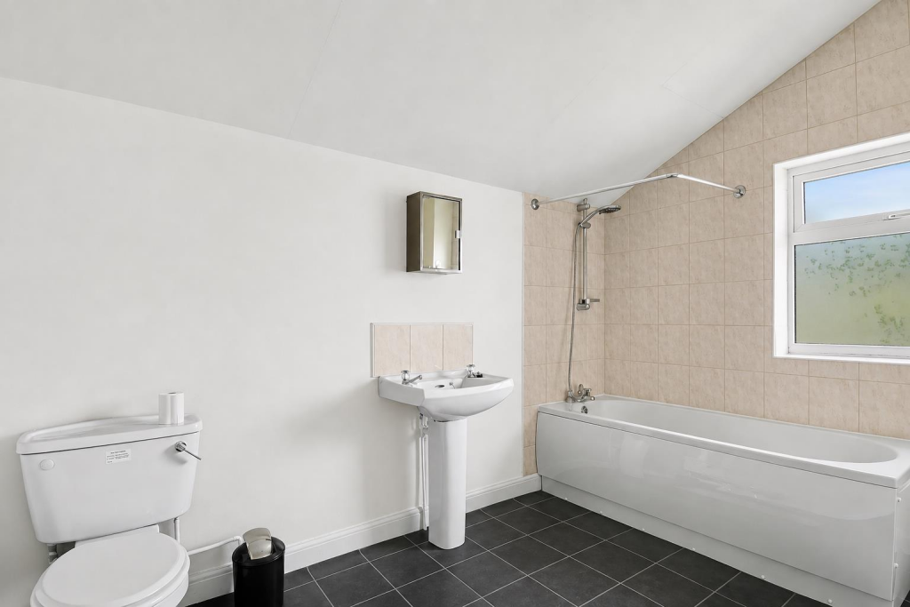 2 bed Mid Terraced House for rent in Grimsby. From Joy Walker Estate Agents - Cleethorpes 2 bed Mid Terraced House for rent in Grimsby. From Joy Walker Estate Agents - Cleethorpes