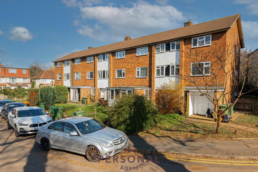 2 bed Maisonette for rent in Wallington. From The Personal Agent