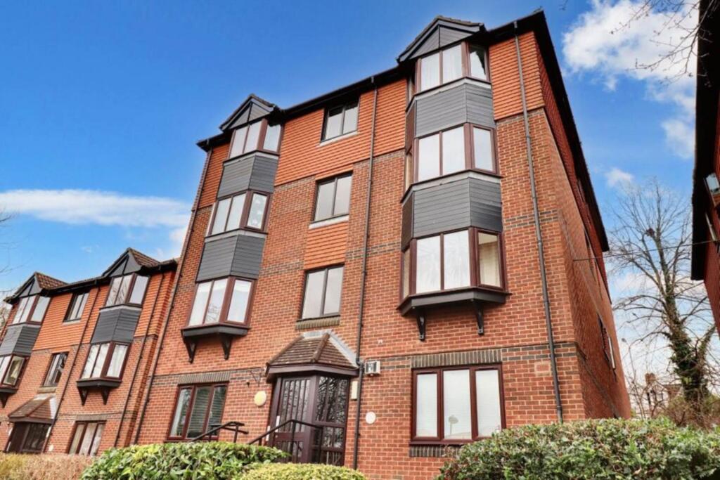 2 bed 1st Floor Flat for rent in Carshalton. From The Personal Agent - Banstead