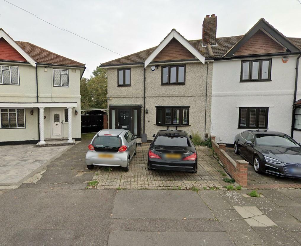 4 bed Detached House for rent in Romford. From Kurtis Property Services