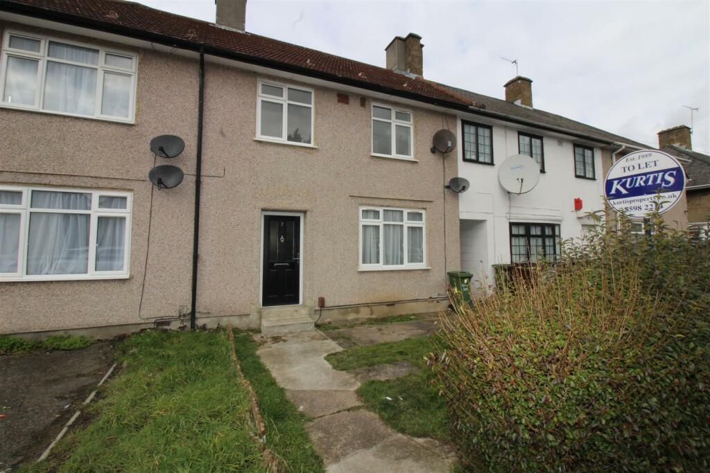 3 bed Mid Terraced House for rent in Ilford. From Kurtis Property Services