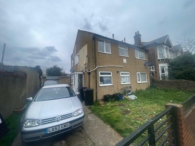 2 bed Maisonette for rent in Ilford. From Kurtis Property Services