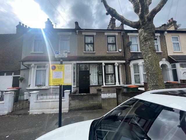 3 bed Mid Terraced House for rent in London. From Kurtis Property Services