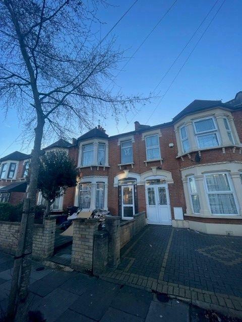 4 bed Mid Terraced House for rent in Ilford. From Kurtis Property Services