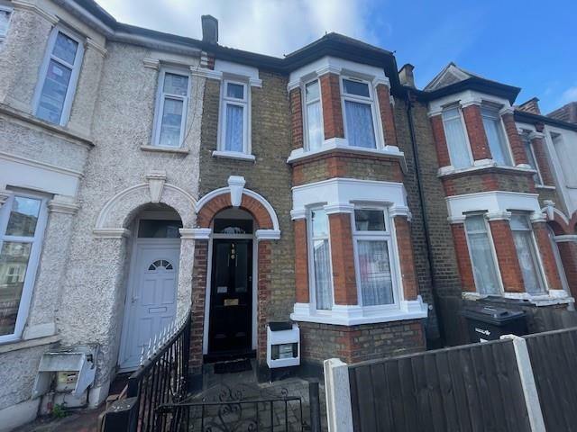 4 bed Mid Terraced House for rent in Ilford. From Kurtis Property Services