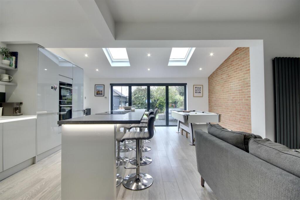 3 bed Mid Terraced House for rent in Portsmouth. From Bernards Estate and Lettings Agents - Portsmouth Office