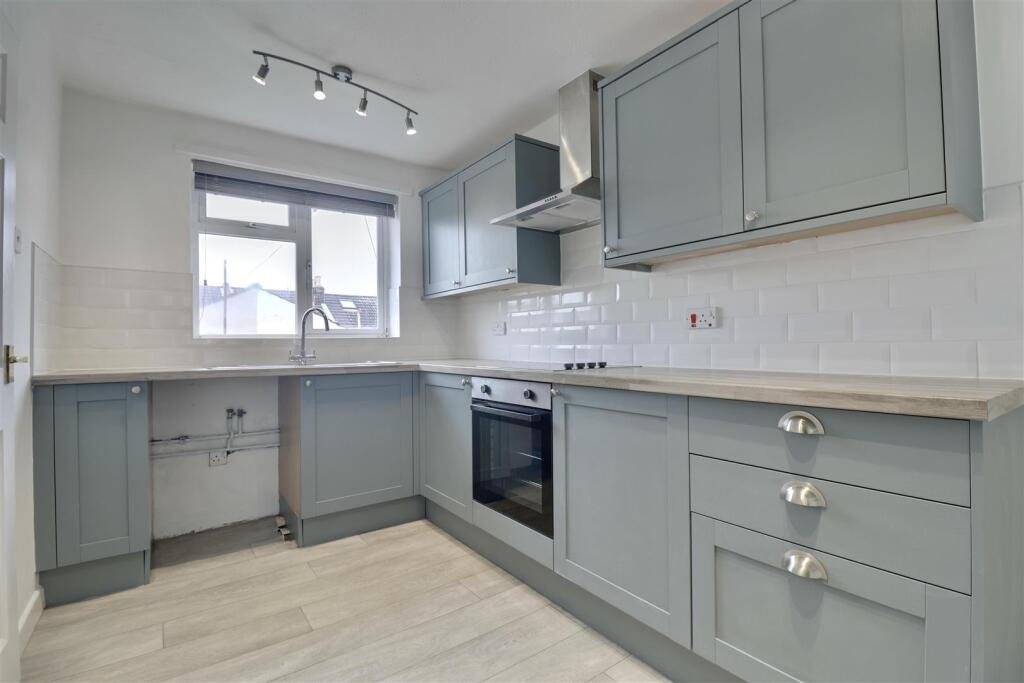 2 bed 1st Floor Flat for rent in Portsmouth. From Bernards Estate and Lettings Agents - Portsmouth Office