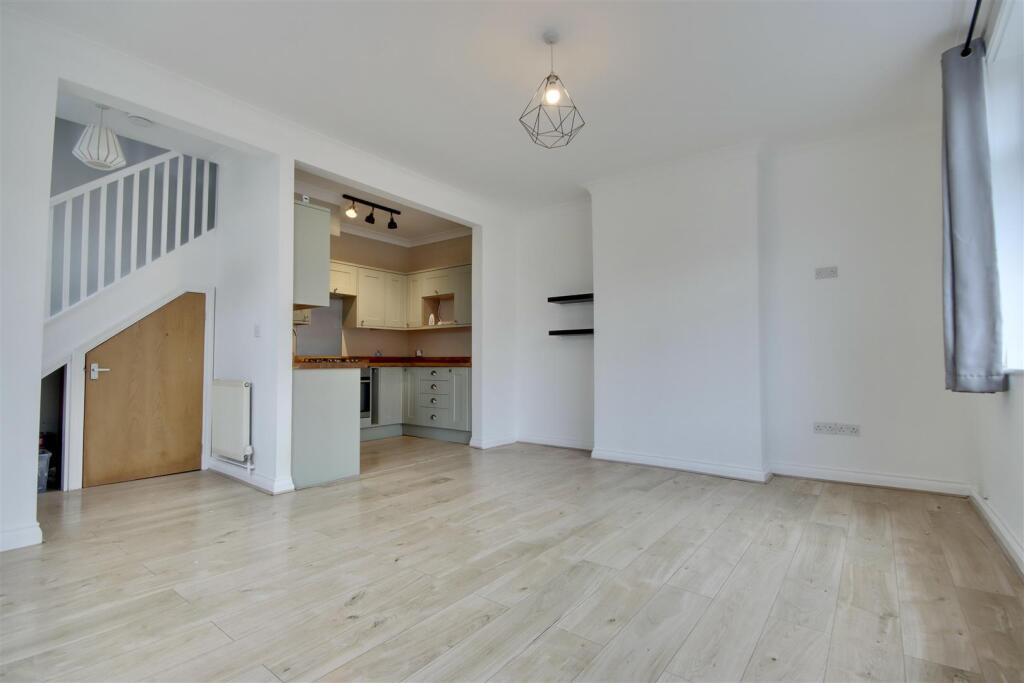 2 bed End of Terrace for rent in Portsmouth. From Bernards Estate and Lettings Agents - Portsmouth Office