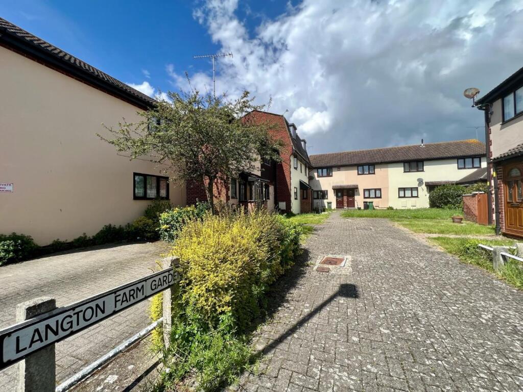 2 bed Mid Terraced House for rent in Portsmouth. From Bernards Estate and Lettings Agents - Portsmouth Office