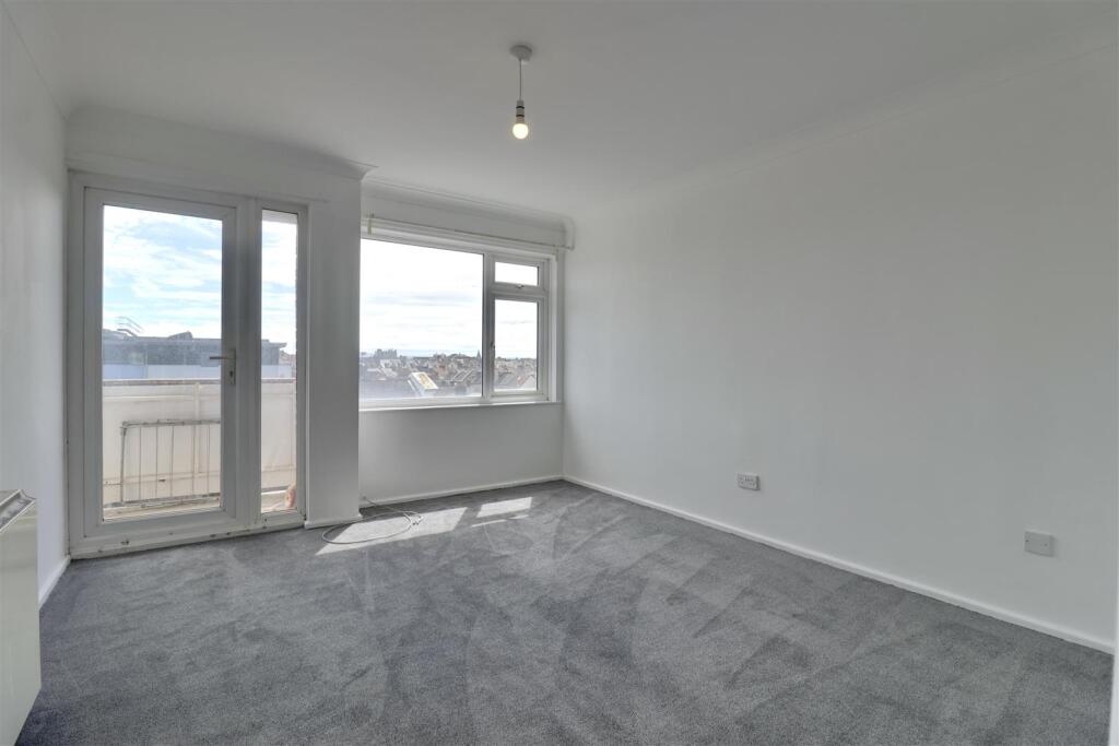 2 bed 1st Floor Flat for rent in Portsmouth. From Bernards Estate and Lettings Agents - Portsmouth Office 2 bed 1st Floor Flat for rent in Portsmouth. From Bernards Estate and Lettings Agents - Portsmouth Office