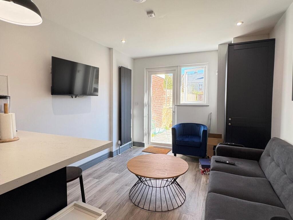 1 bed Detached for rent in Portsmouth. From Bernards Estate and Lettings Agents - Portsmouth Office