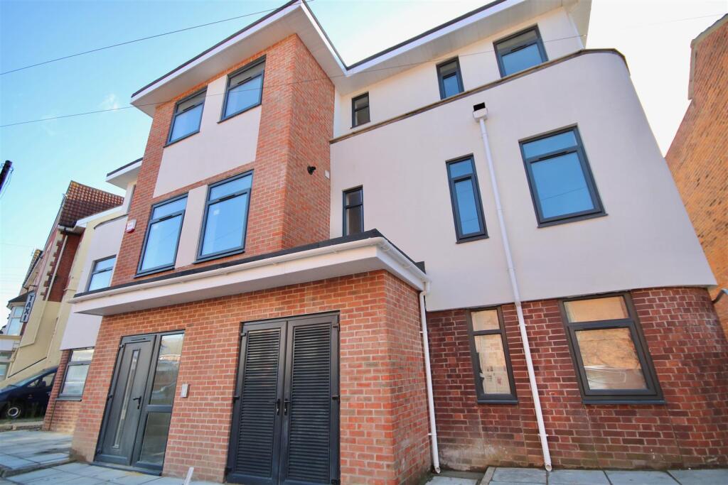 1 bed 1st Floor Flat for rent in Portsmouth. From Bernards Estate and Lettings Agents - Portsmouth Office 1 bed 1st Floor Flat for rent in Portsmouth. From Bernards Estate and Lettings Agents - Portsmouth Office