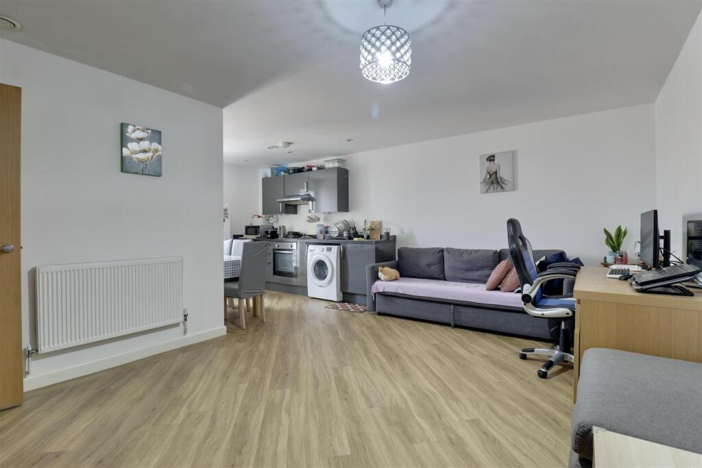 2 bed 1st Floor Flat for rent in Portsmouth. From Bernards Estate and Lettings Agents - Portsmouth Office 2 bed 1st Floor Flat for rent in Portsmouth. From Bernards Estate and Lettings Agents - Portsmouth Office