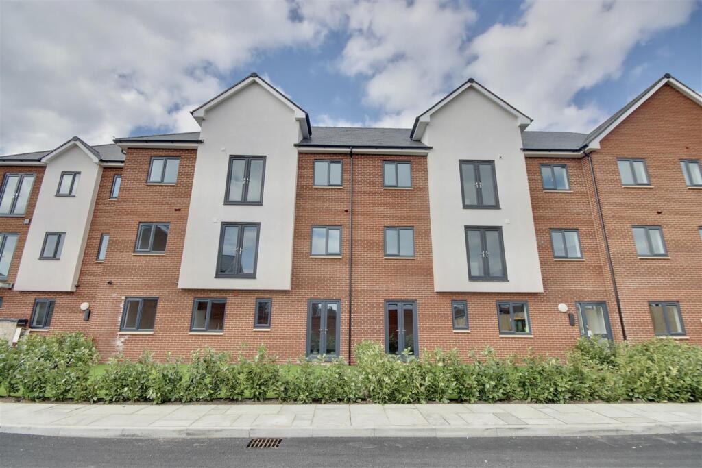 2 bed 1st Floor Flat for rent in Portsmouth. From Bernards Estate and Lettings Agents - Portsmouth Office 2 bed 1st Floor Flat for rent in Portsmouth. From Bernards Estate and Lettings Agents - Portsmouth Office