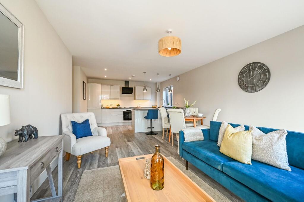 1 bed 1st Floor Flat for rent in Portsmouth. From Bernards Estate and Lettings Agents - Portsmouth Office
