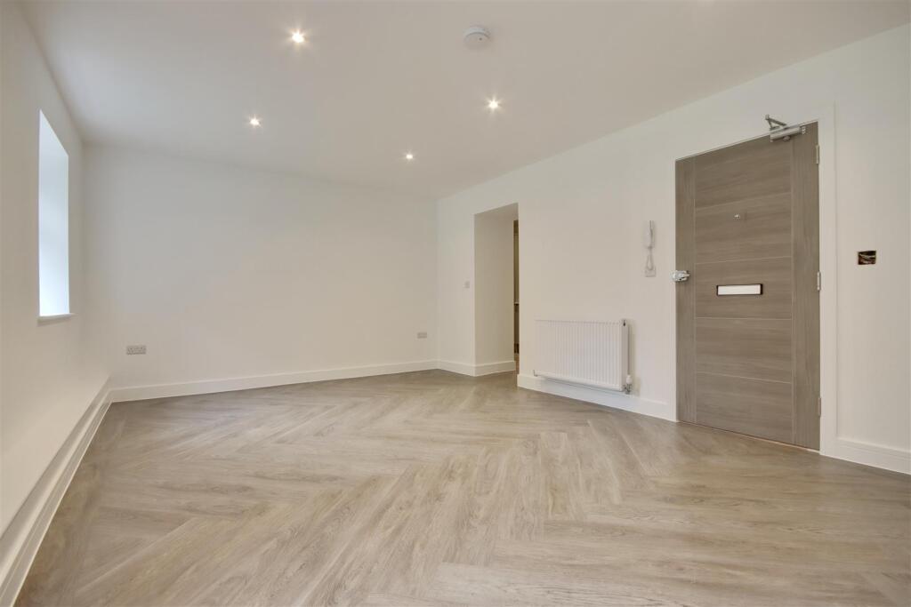 2 bed 1st Floor Flat for rent in Portsmouth. From Bernards Estate and Lettings Agents - Portsmouth Office