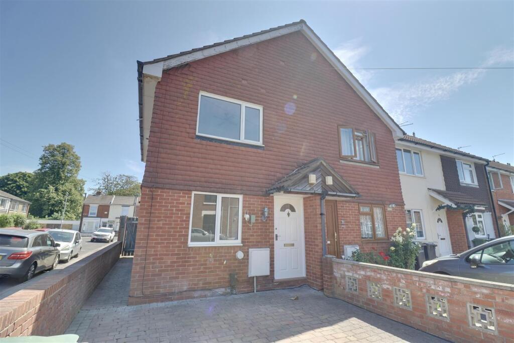 2 bed Semi Detached for rent in Portsmouth. From Bernards Estate and Lettings Agents - Portsmouth Office 2 bed Semi Detached for rent in Portsmouth. From Bernards Estate and Lettings Agents - Portsmouth Office
