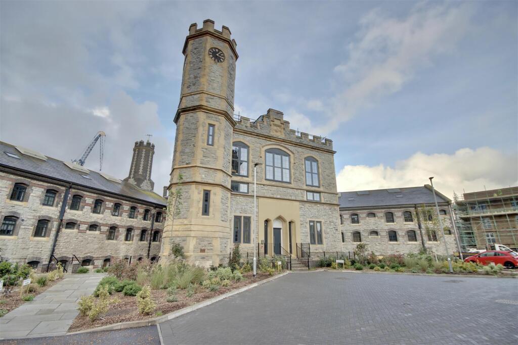 2 bed 1st Floor Flat for rent in Portsmouth. From Bernards Estate and Lettings Agents - Portsmouth Office
