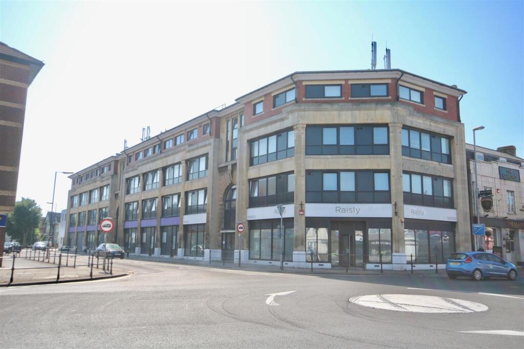 2 bed 1st Floor Flat for rent in Portsmouth. From Bernards Estate and Lettings Agents - Portsmouth Office