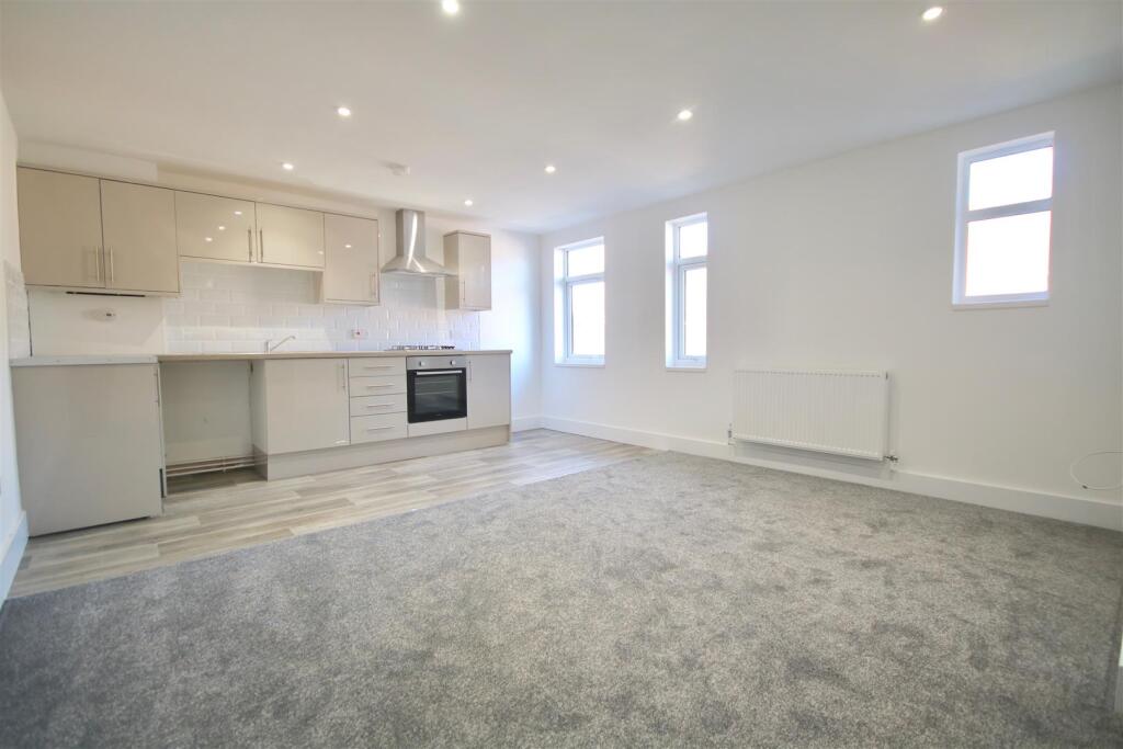 2 bed 1st Floor Flat for rent in Portsmouth. From Bernards Estate and Lettings Agents - Portsmouth Office 2 bed 1st Floor Flat for rent in Portsmouth. From Bernards Estate and Lettings Agents - Portsmouth Office
