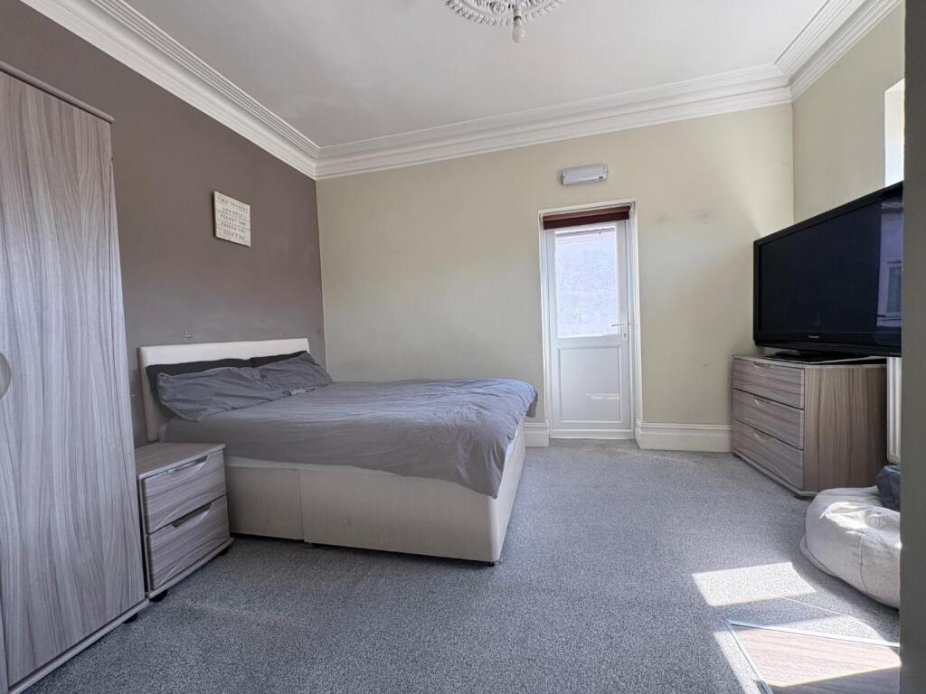 1 bed Detached for rent in Portsmouth. From Bernards Estate and Lettings Agents - Portsmouth Office