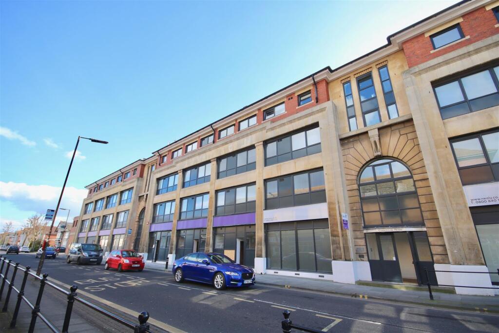 1 bed 1st Floor Flat for rent in Portsmouth. From Bernards Estate and Lettings Agents - Portsmouth Office